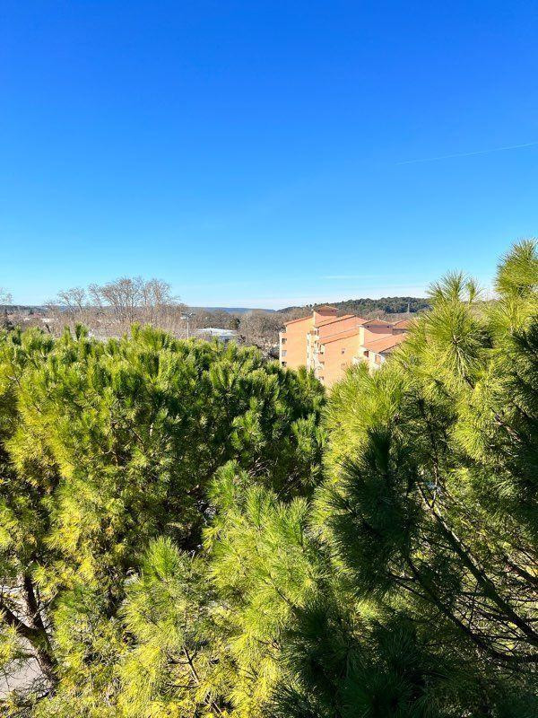 
                                                Location
                                                 Studio Aix en Provence