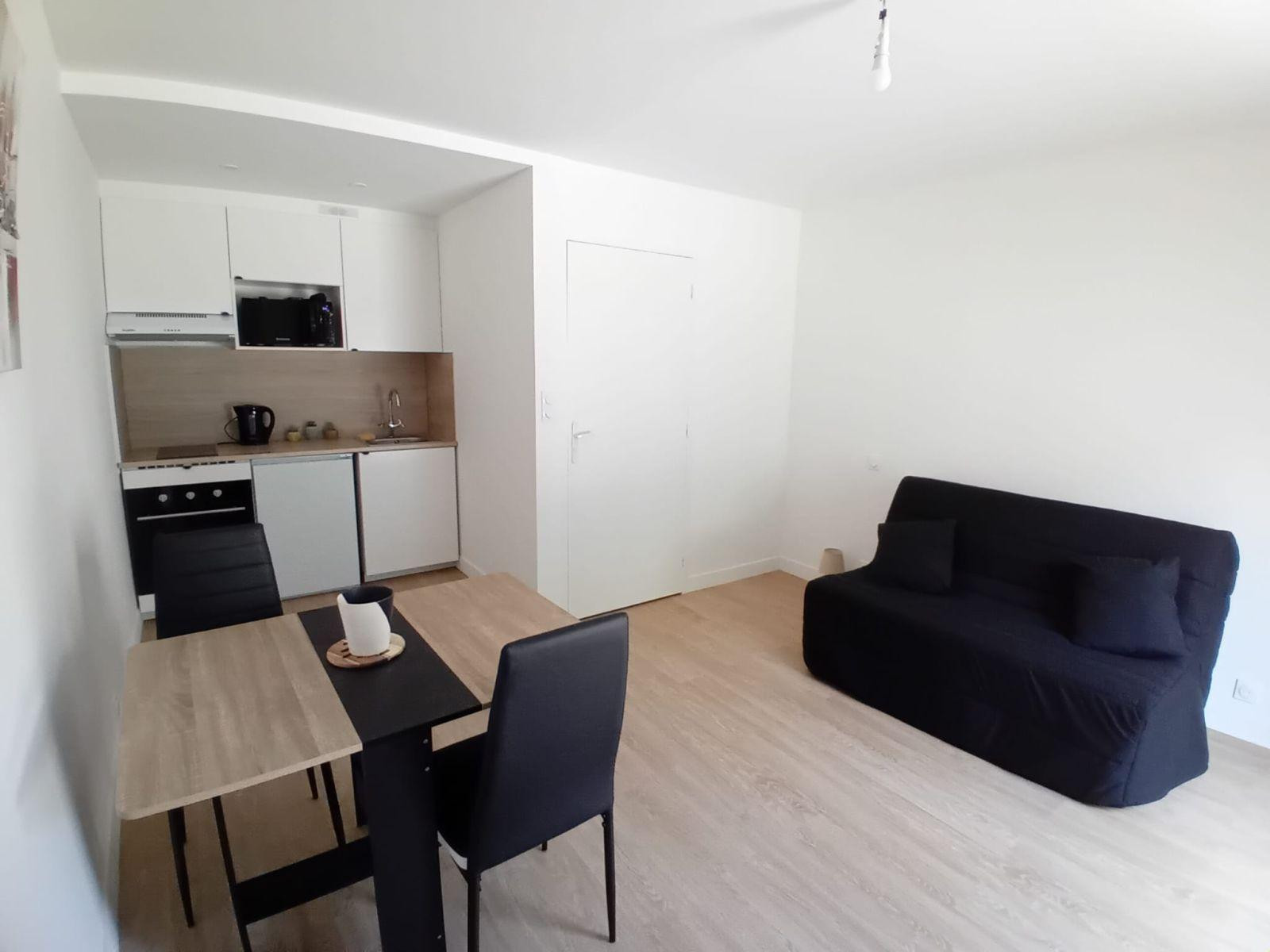 
                                                Location
                                                 Studio angers 21m2.