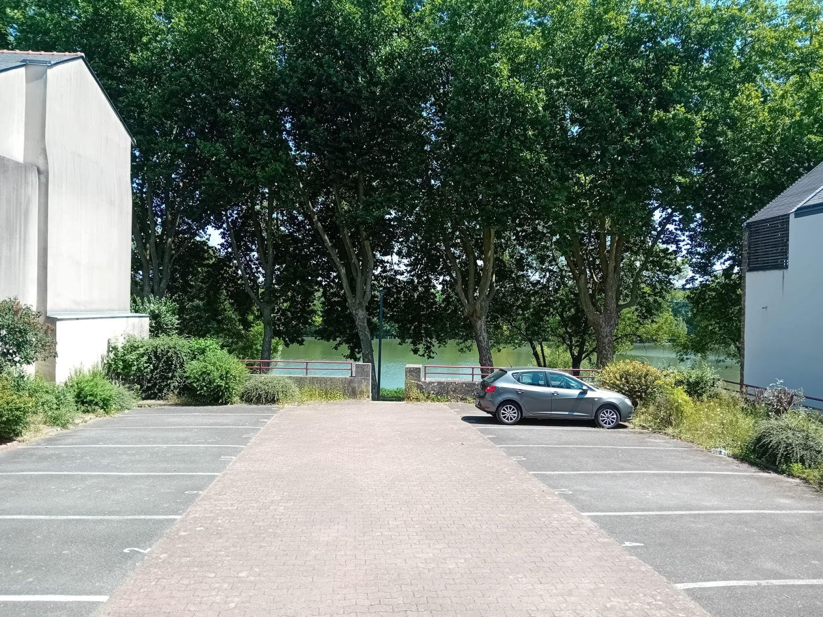 
                                                Location
                                                 Studio angers 21m2.