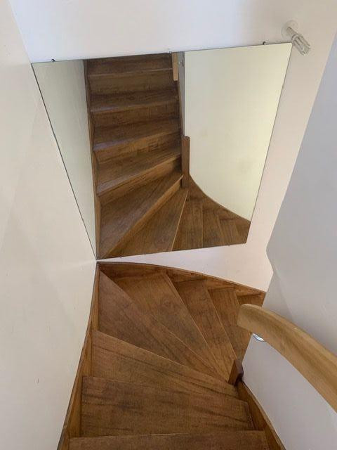 
                                                Location
                                                 STUDIO AU CALME