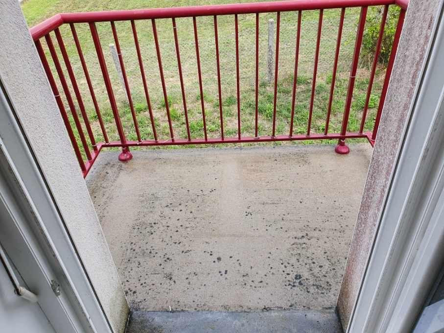 
                                                Location
                                                 STUDIO AU CALME