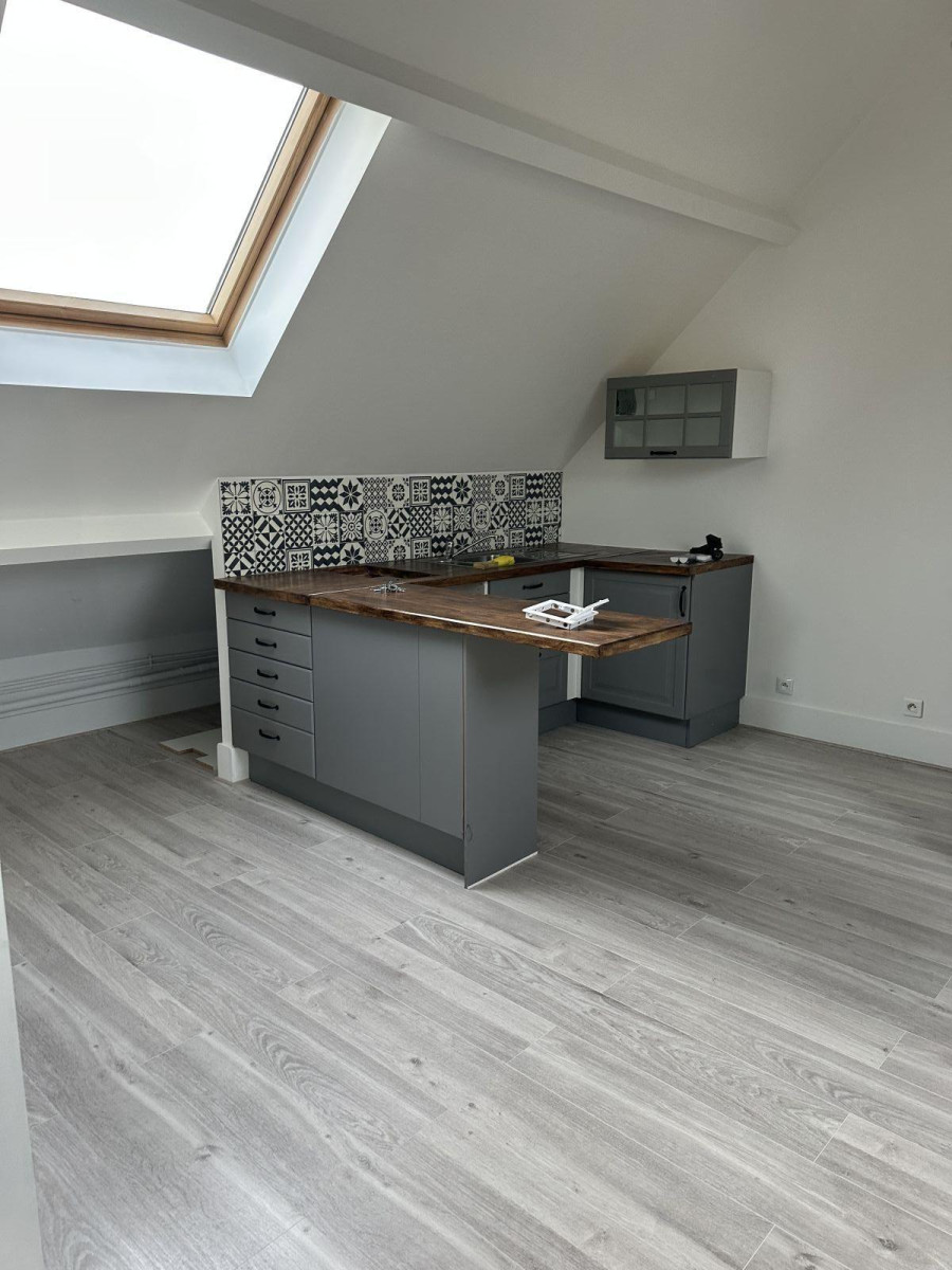 
                                                Location
                                                 Studio au calme