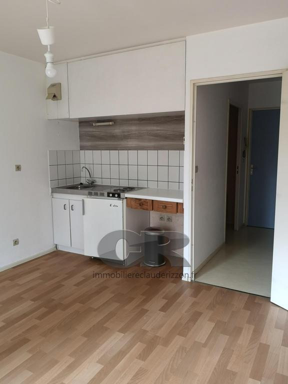 
                                                Location
                                                 studio au calme avec balcon et place de parking