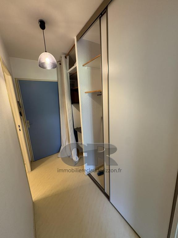 
                                                Location
                                                 Studio au calme avec balcon et place de parking