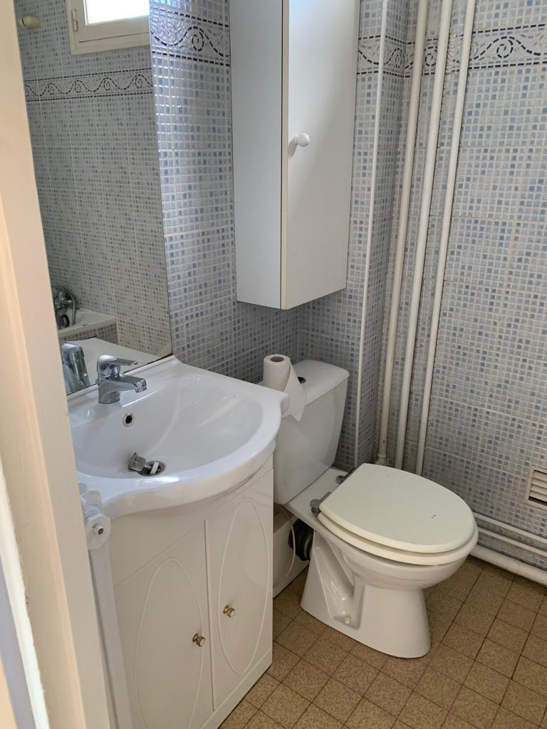 
                                                Location
                                                 Studio  au calme proche commodités et commerces.