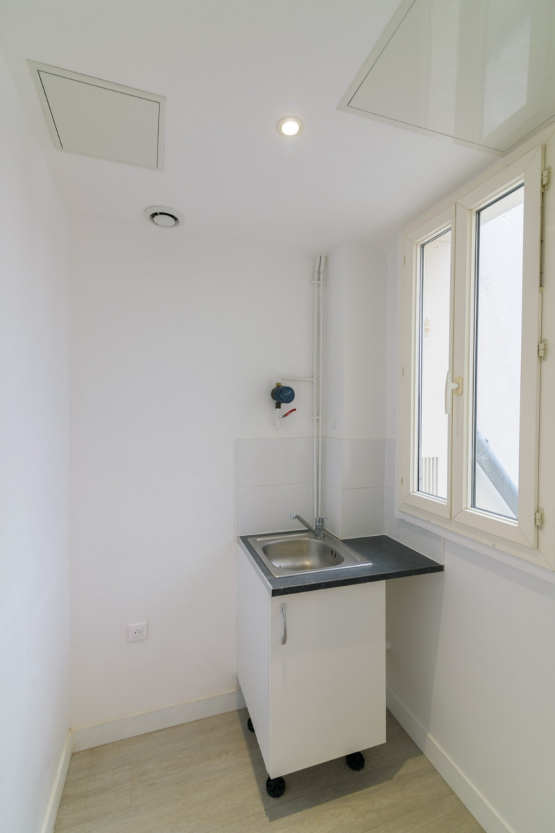 
                                                Vente
                                                 Studio avec balcon