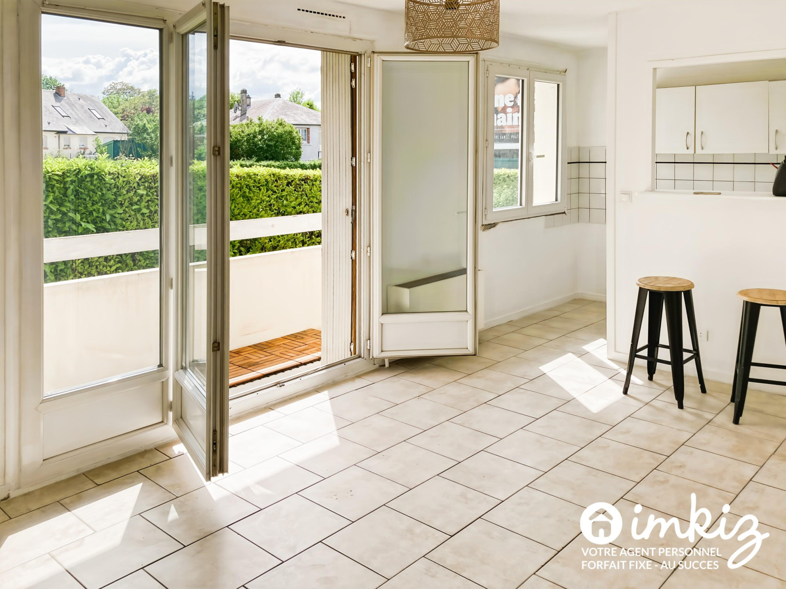 
                                                Vente
                                                 Studio  avec balcon, parking et cave
