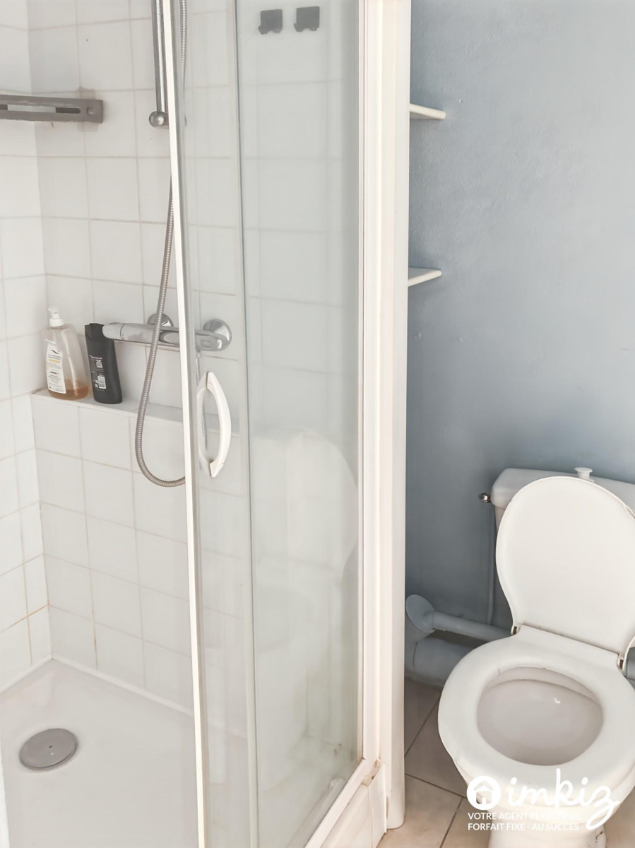 
                                                Vente
                                                 Studio  avec balcon, parking et cave
