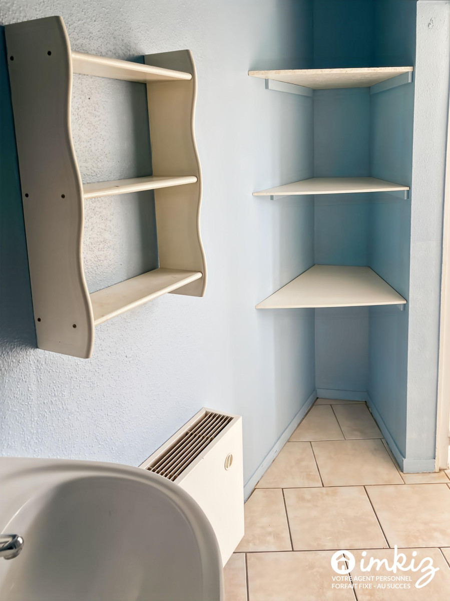 
                                                Vente
                                                 Studio  avec balcon, parking et cave