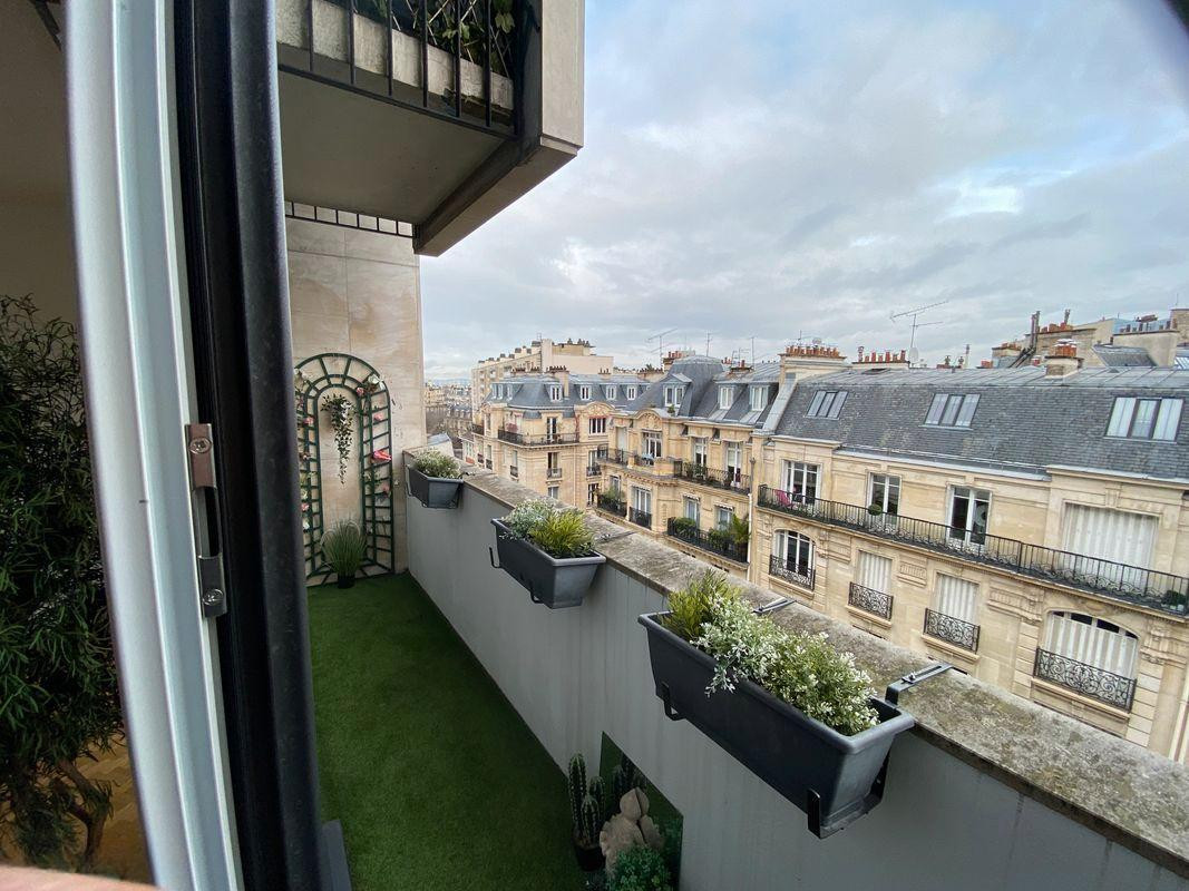 
                                                Location
                                                 Studio avec balcon quartier pl Victor Hugo