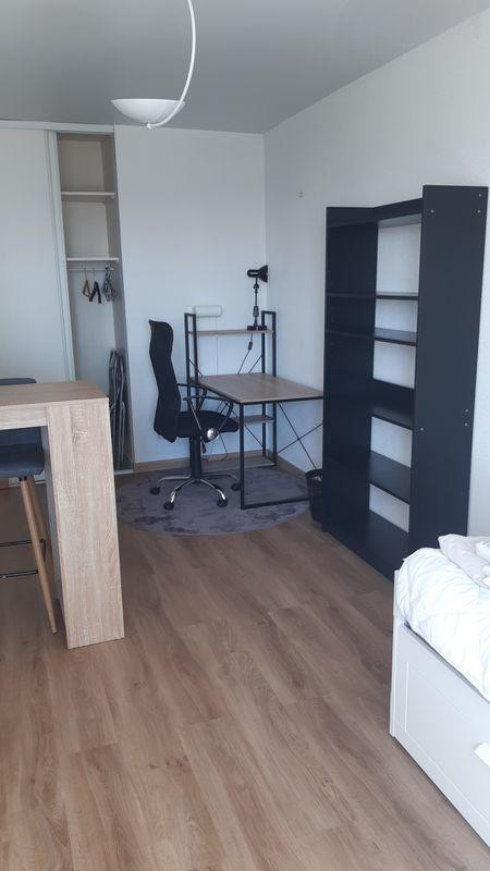 
                                                Location
                                                 Studio avec belle vue