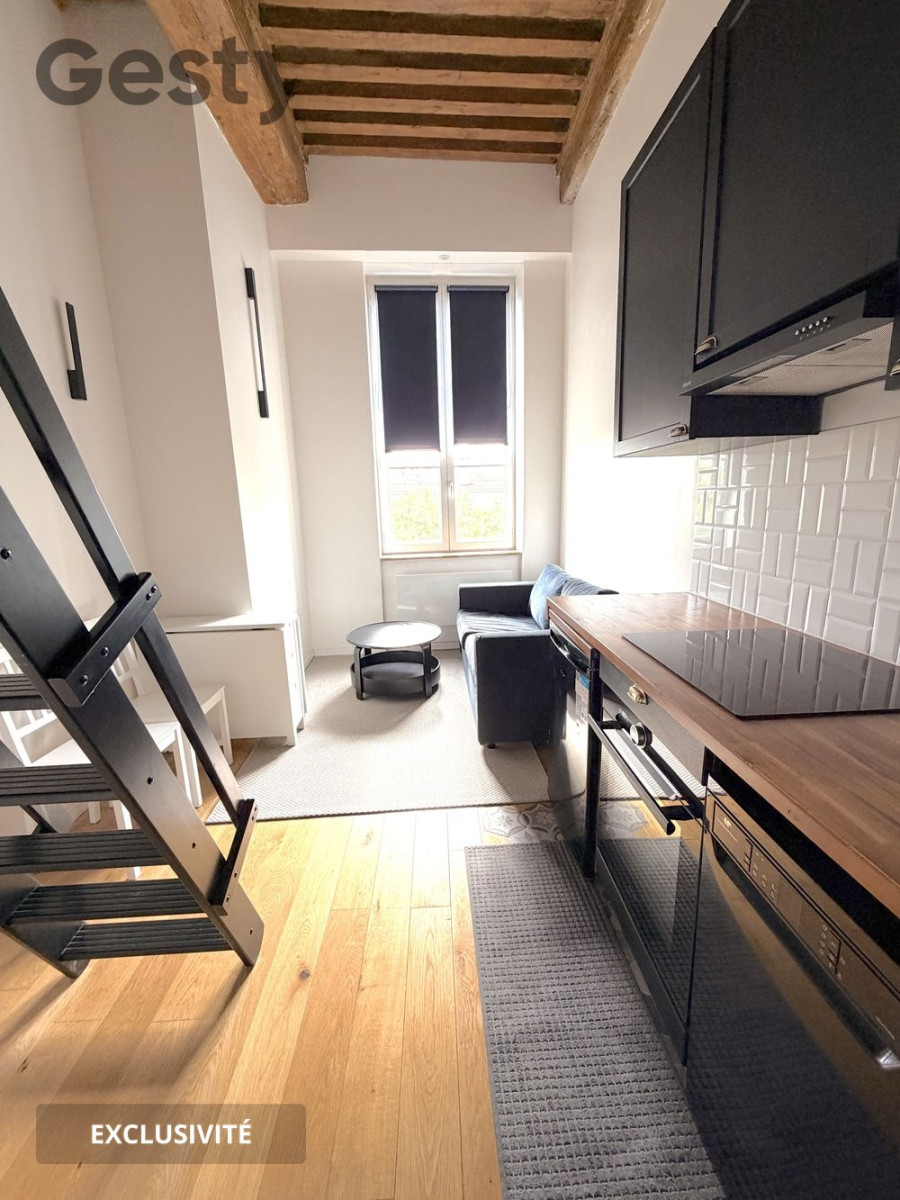 
                                                Location
                                                 Studio avec chambre à la Croix Rousse