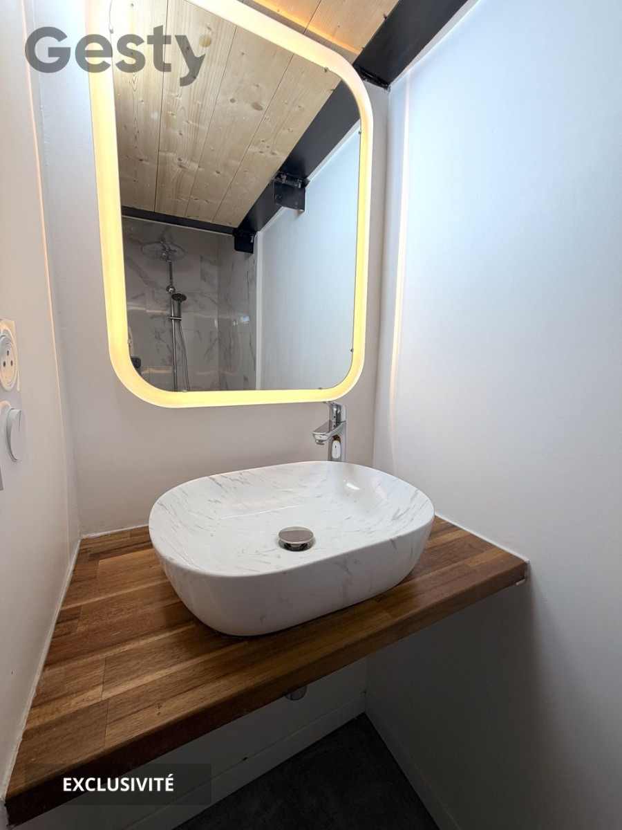
                                                Location
                                                 Studio avec chambre à la Croix Rousse