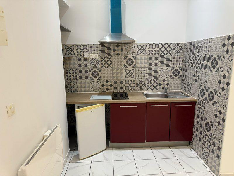 
                                                Location
                                                 Studio avec cour privative