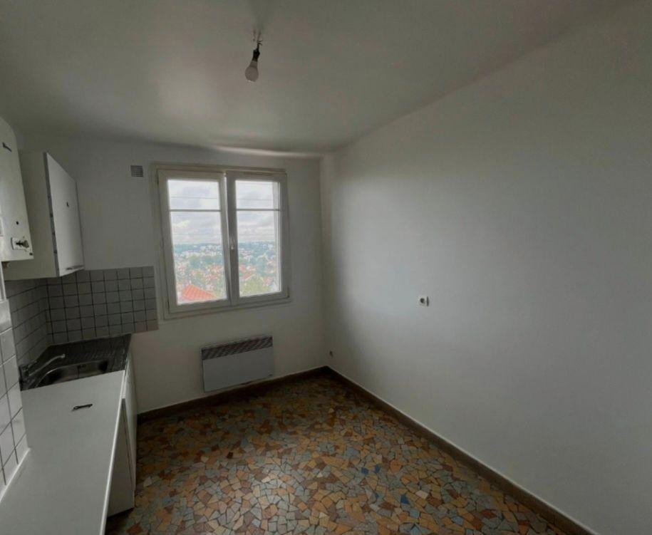 
                                                Location
                                                 Studio avec cuisine indépendante