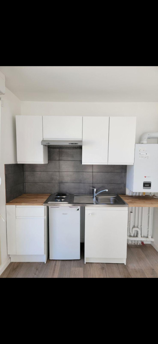 
                                                Location
                                                 Studio avec grande terrasse et parking couvert