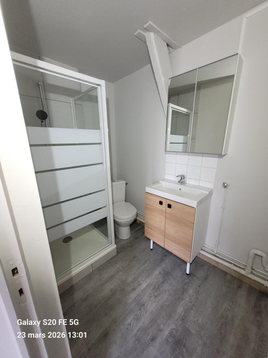 
                                                Location
                                                 Studio avec mezzanine