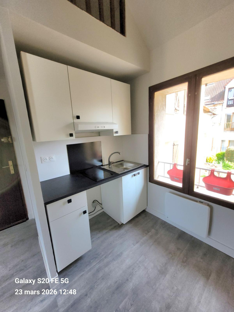 
                                                Location
                                                 Studio avec mezzanine