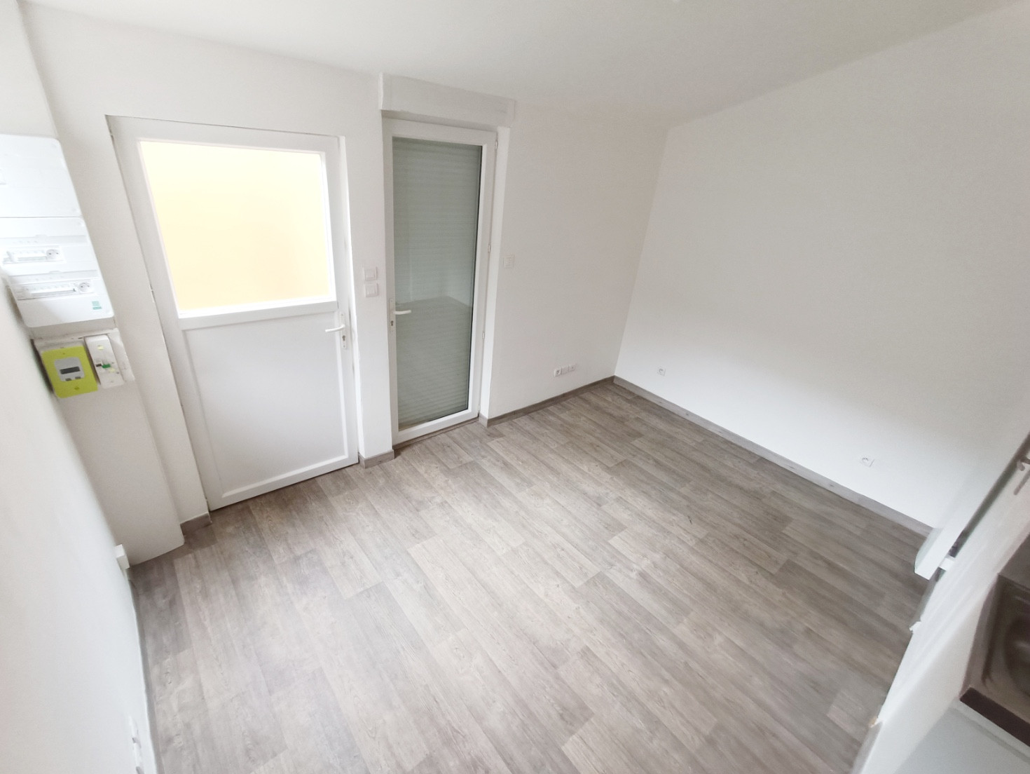 
                                                Location
                                                 Studio avec mezzanine et cour St Pierre