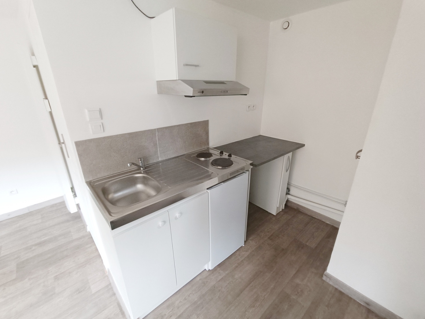 
                                                Location
                                                 Studio avec mezzanine et cour St Pierre