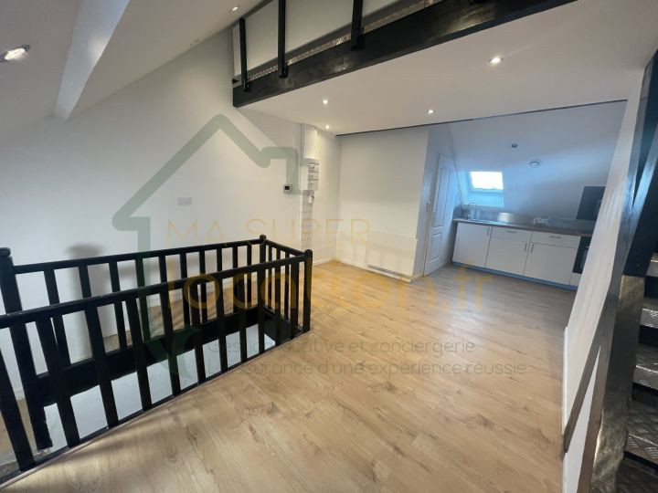 
                                                Location
                                                 Studio avec mezzanine idéalement situé à SAINT-QUENTIN