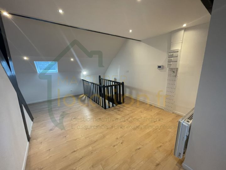 
                                                Location
                                                 Studio avec mezzanine idéalement situé à SAINT-QUENTIN