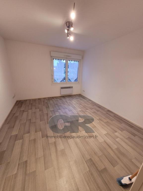 
                                                Location
                                                 studio avec parking - secteur Vélodrome