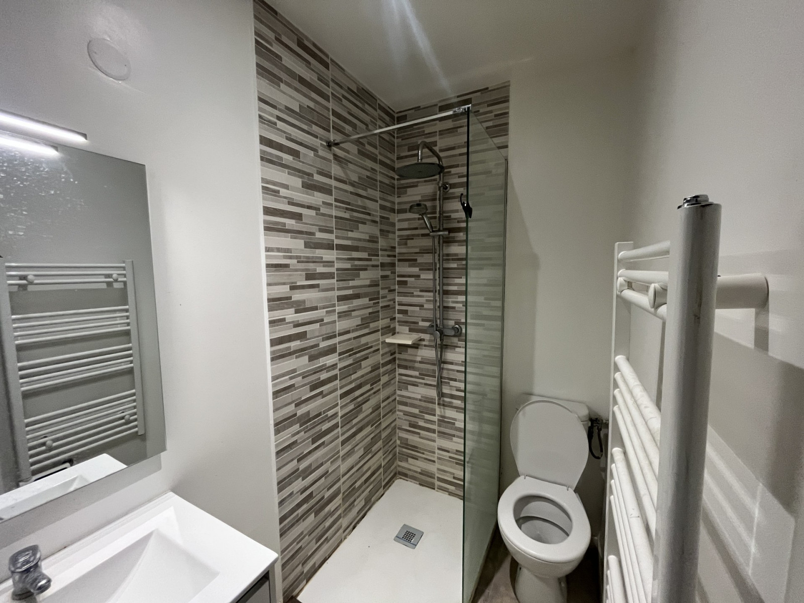 
                                                Location
                                                 STUDIO avec parking ST QUENTIN