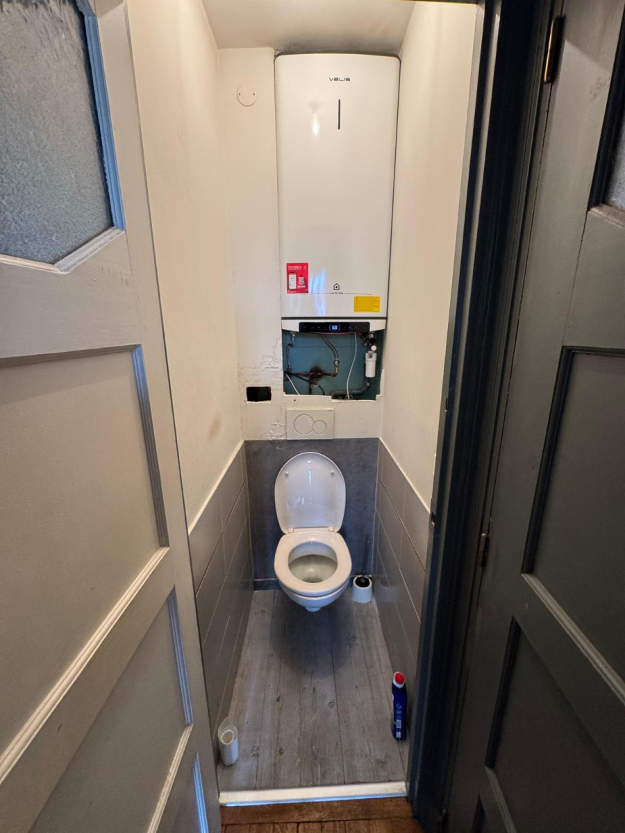 
                                                Location
                                                 Studio avec petite chambre séparée.