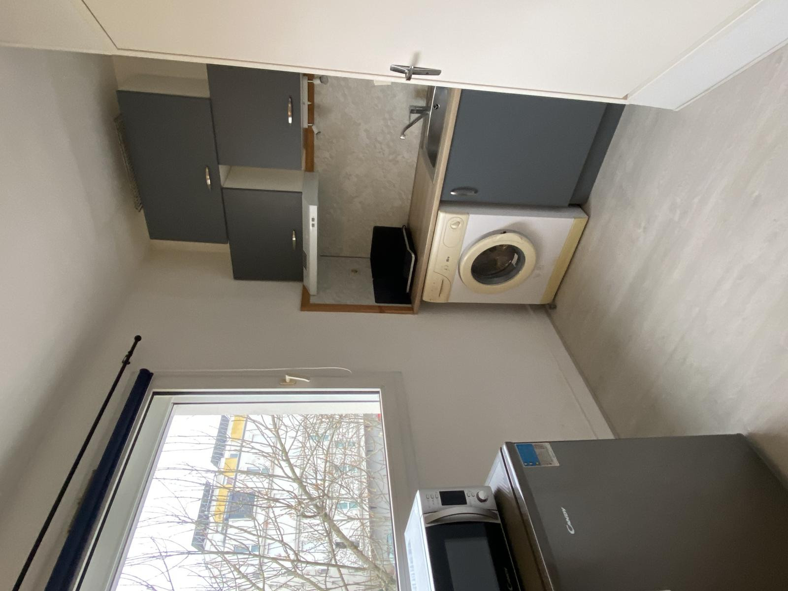 
                                                Location
                                                 Studio avec place de parking privative
