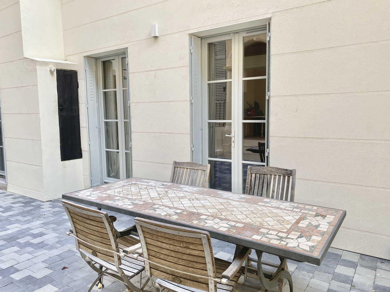 
                                                Location
                                                 Studio avec terrasse - Quartier Les Réformés