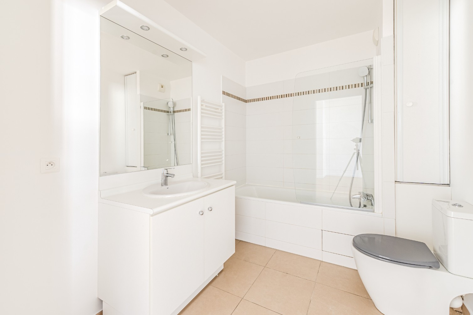 
                                                Vente
                                                 Studio avec terrasse - Velizy-Villacoublay