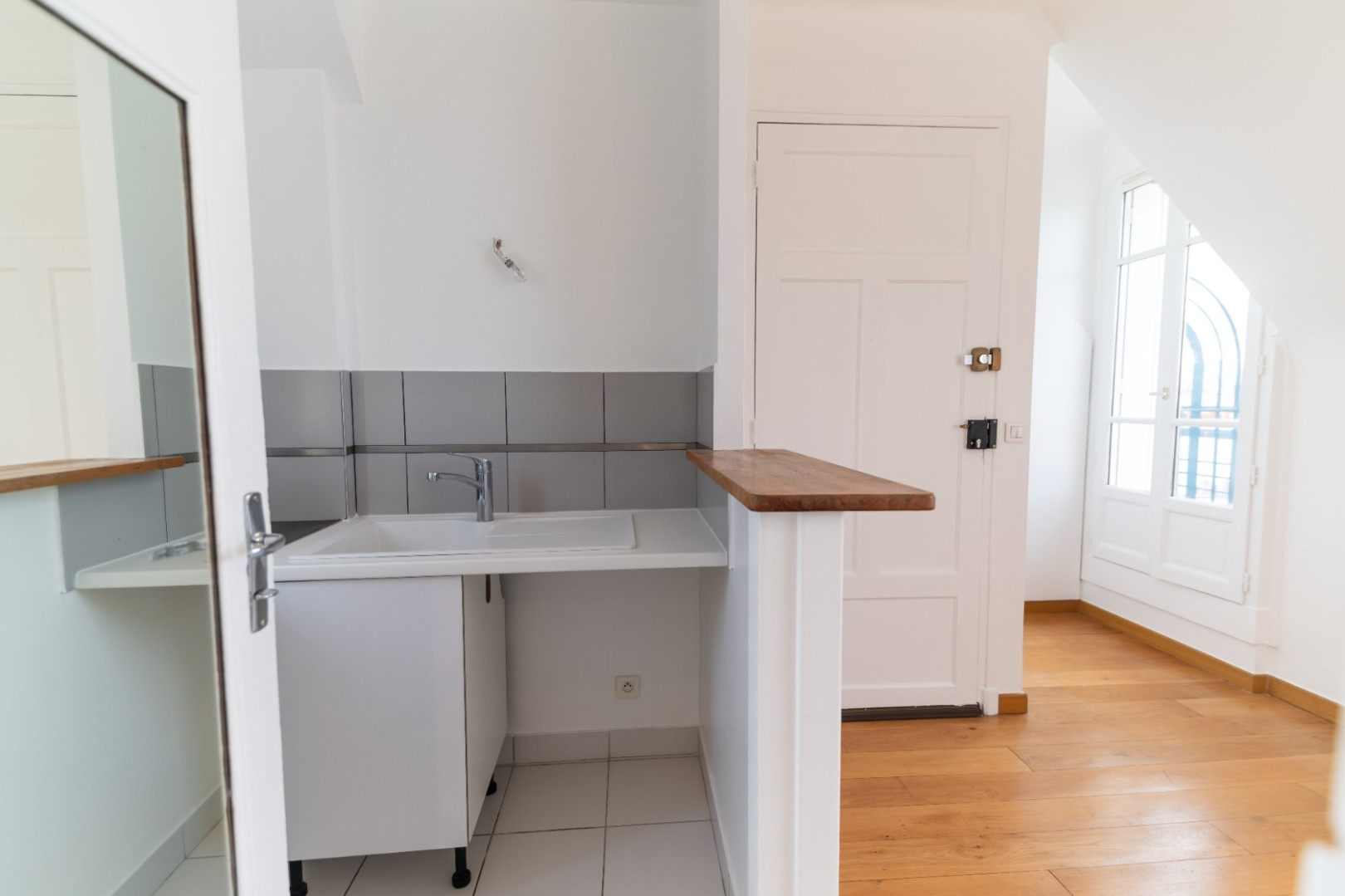 
                                                Vente
                                                 STUDIO AVEC TERRASSE VUE TOUR EIFFEL