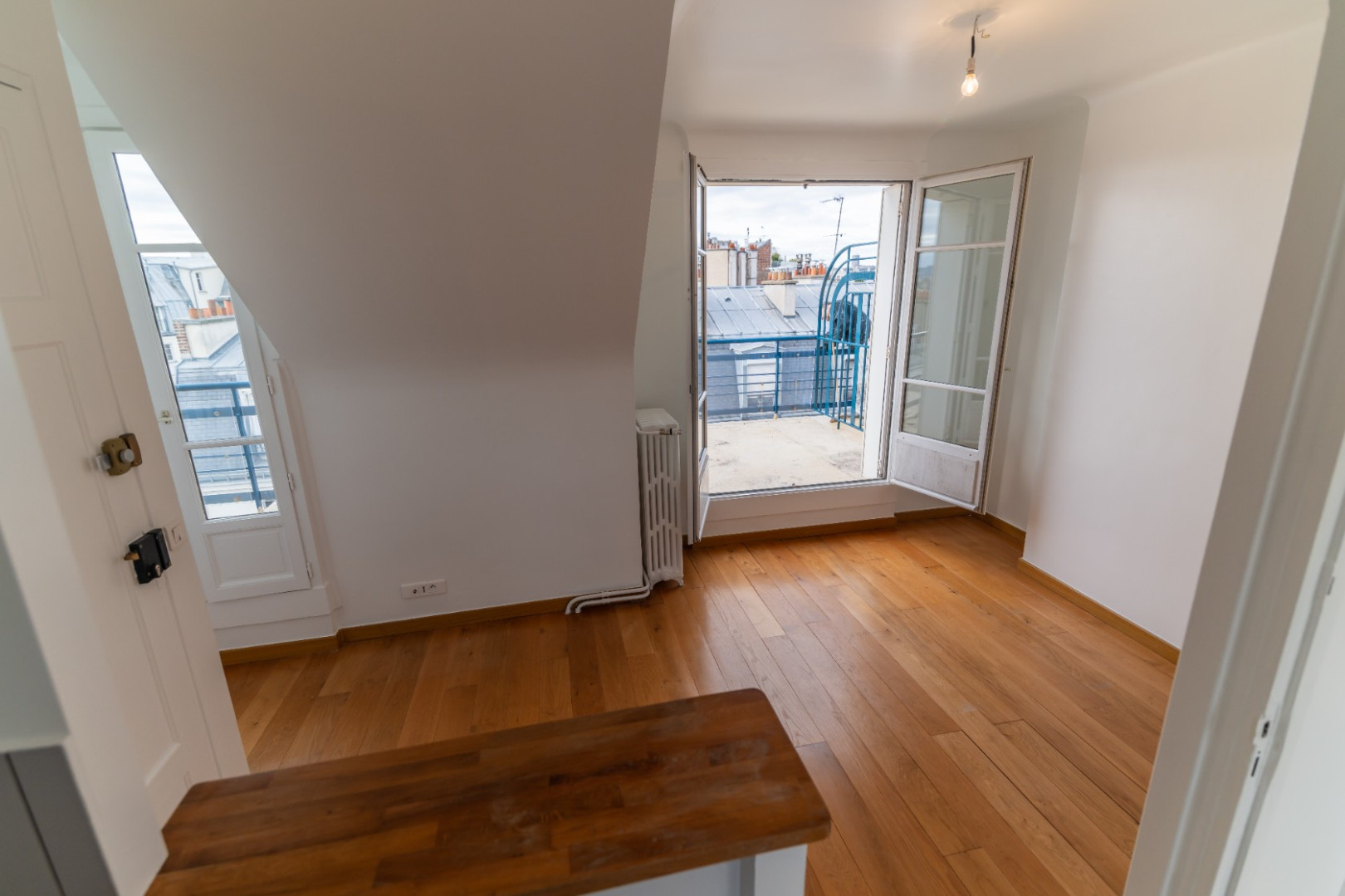 
                                                Vente
                                                 STUDIO AVEC TERRASSE VUE TOUR EIFFEL