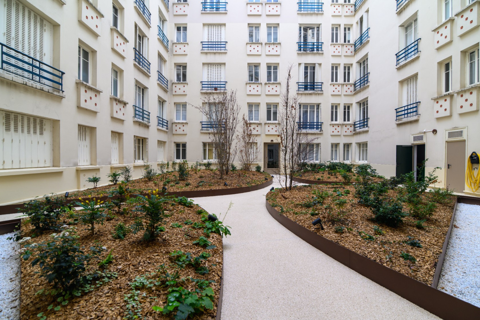 
                                                Vente
                                                 STUDIO AVEC TERRASSE VUE TOUR EIFFEL