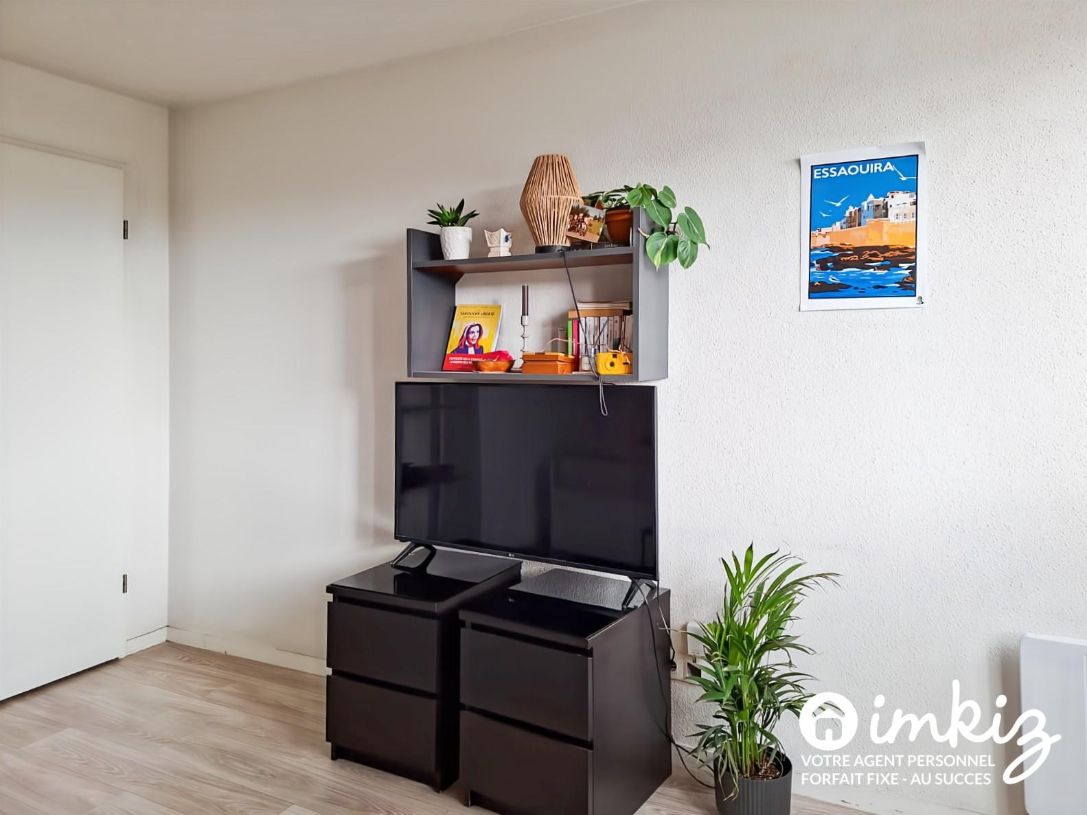 
                                                Vente
                                                 Studio  avec vue dégagée - DPE C