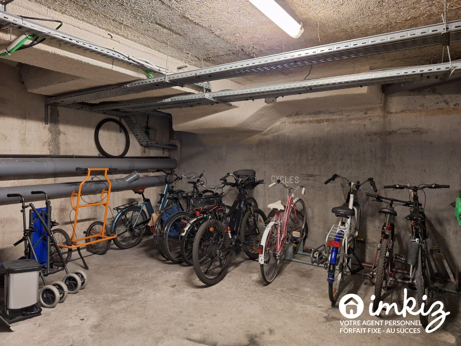 
                                                Vente
                                                 Studio  avec vue dégagée - DPE C