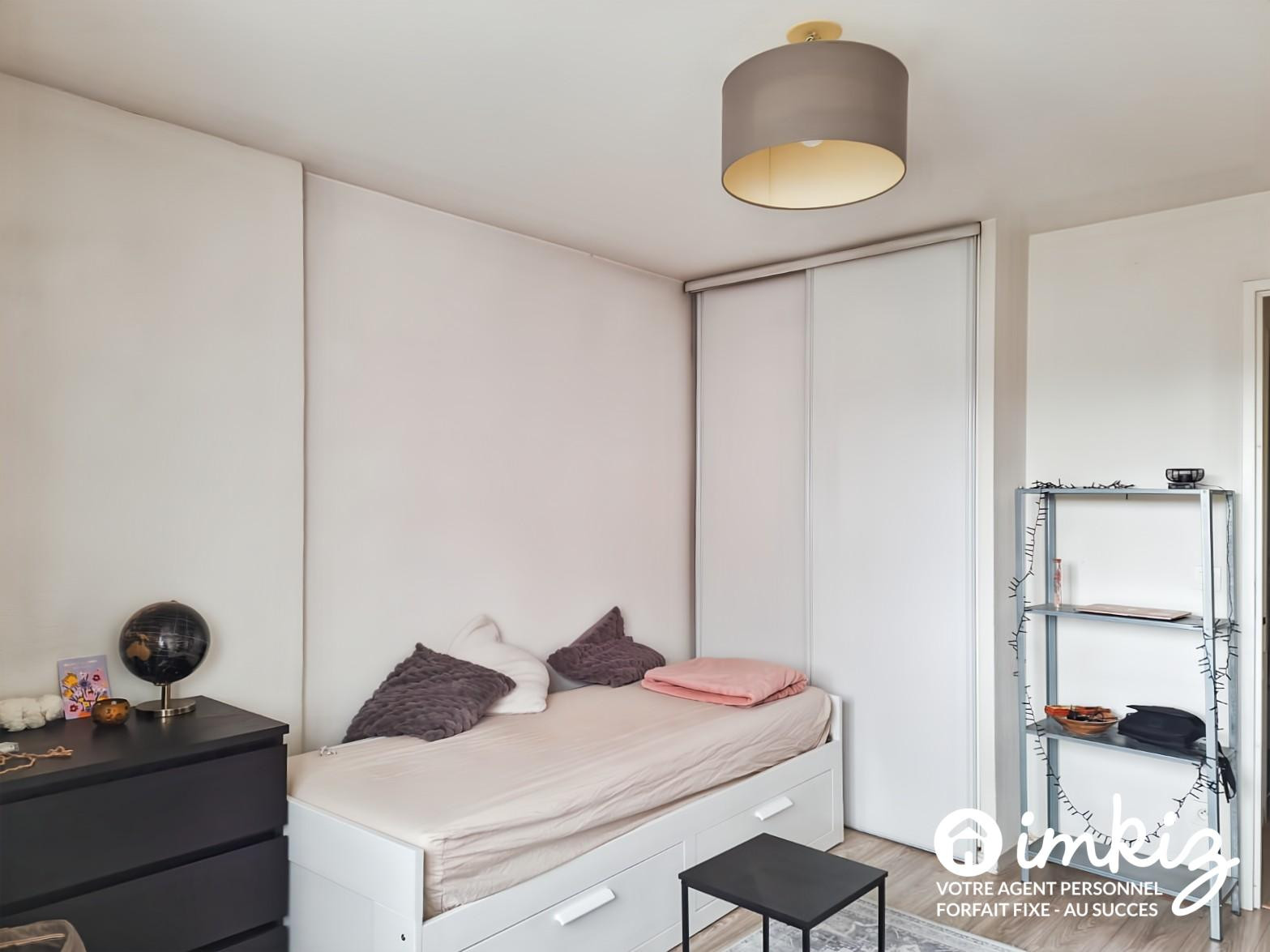 
                                                Vente
                                                 Studio  avec vue dégagée - DPE C