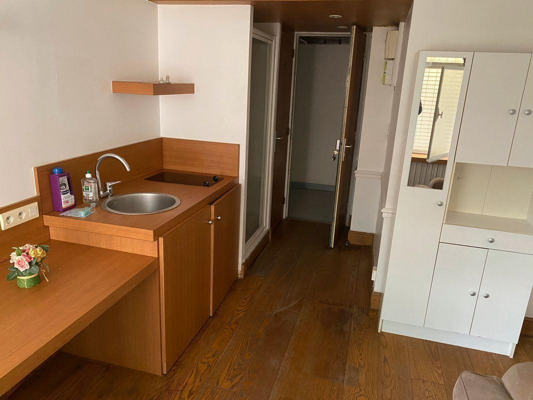 
                                                Location
                                                 Studio avenue Foch Paris 15 m2
