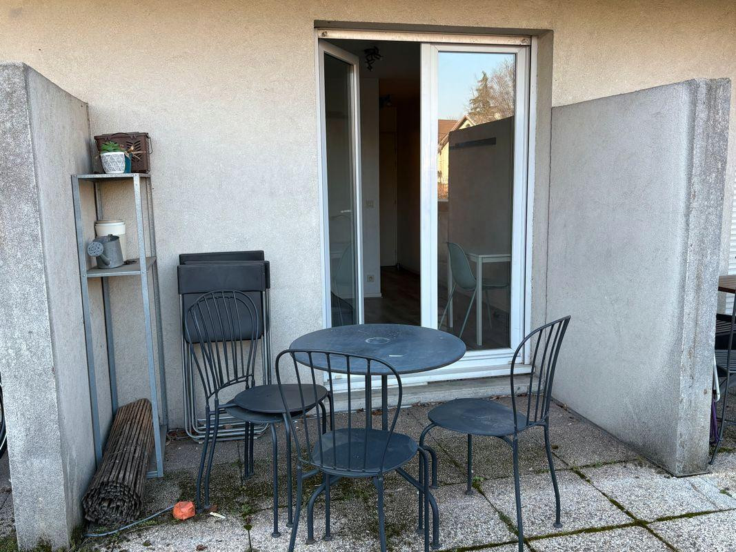 
                                                Location
                                                 Studio Avenue Jeanne D'arc avec grand terrasse