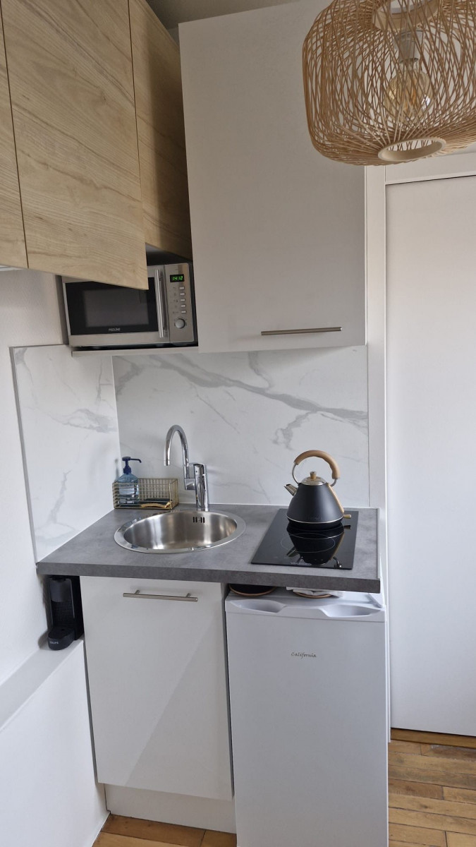 
                                                Location
                                                 Studio avenue Malakoff (loyer tout inclus)