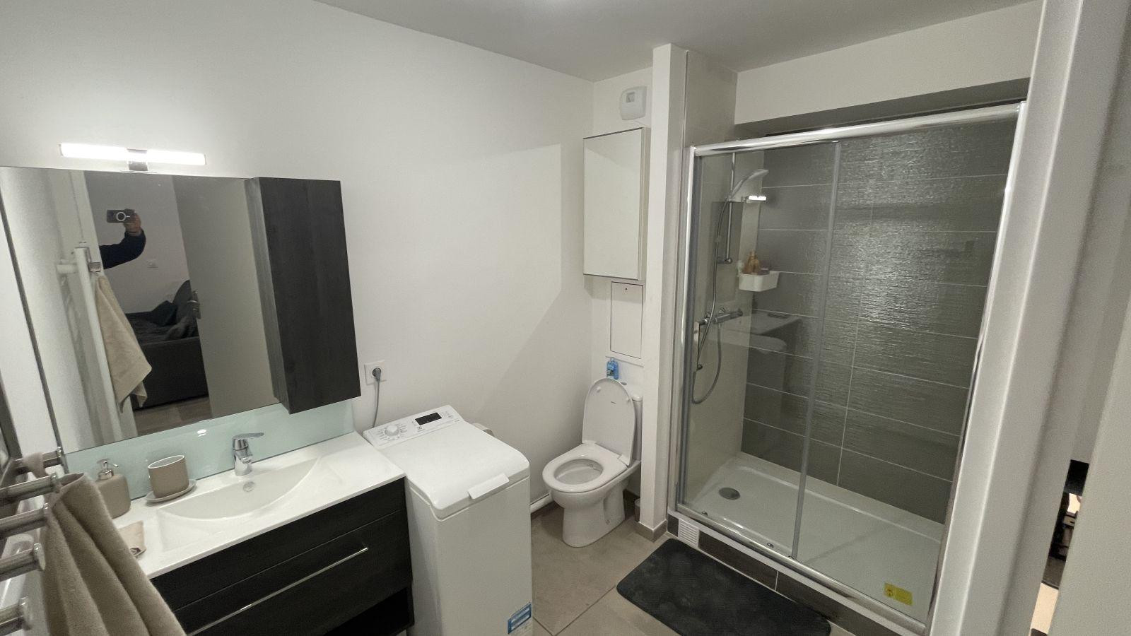 
                                                Location
                                                 Studio balcon Au pied du métro ligne 11 et RER E