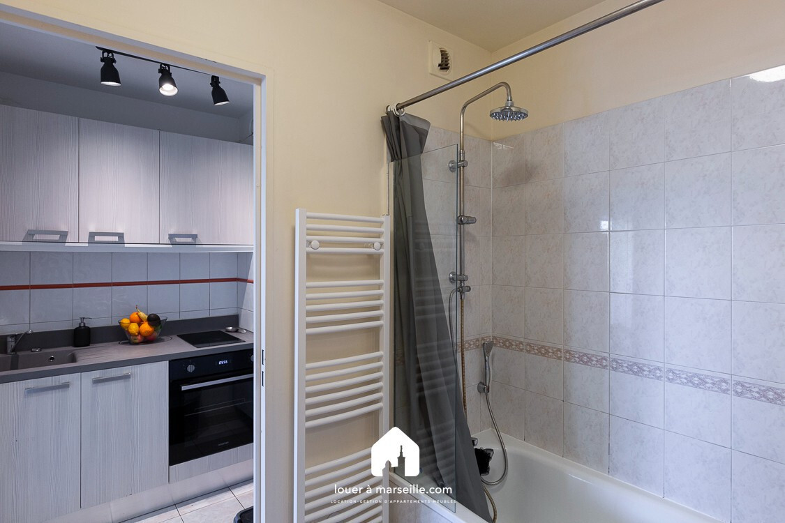 
                                                Location
                                                 Studio Belle Ile 2