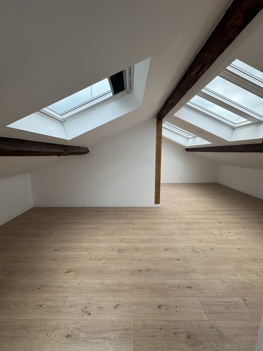 
                                                Location
                                                 Studio Bis de 35 m² – Lumineux - Saint Fons