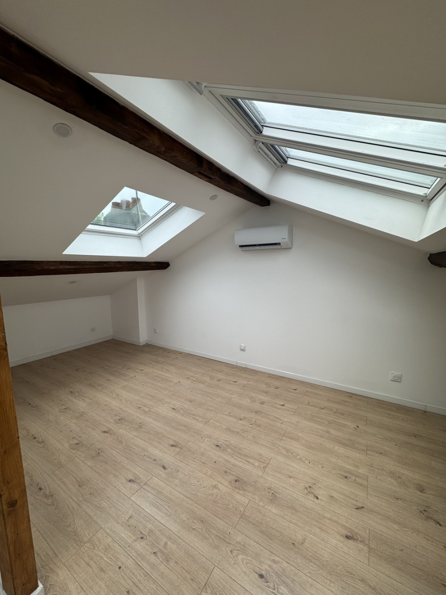 
                                                Location
                                                 Studio Bis de 35 m² – Lumineux - Saint Fons