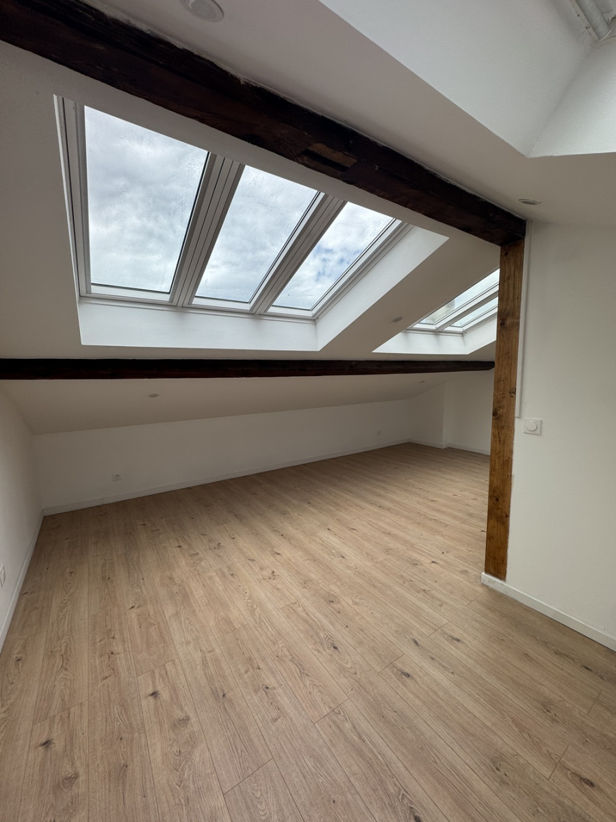
                                                Location
                                                 Studio Bis de 35 m² – Lumineux - Saint Fons