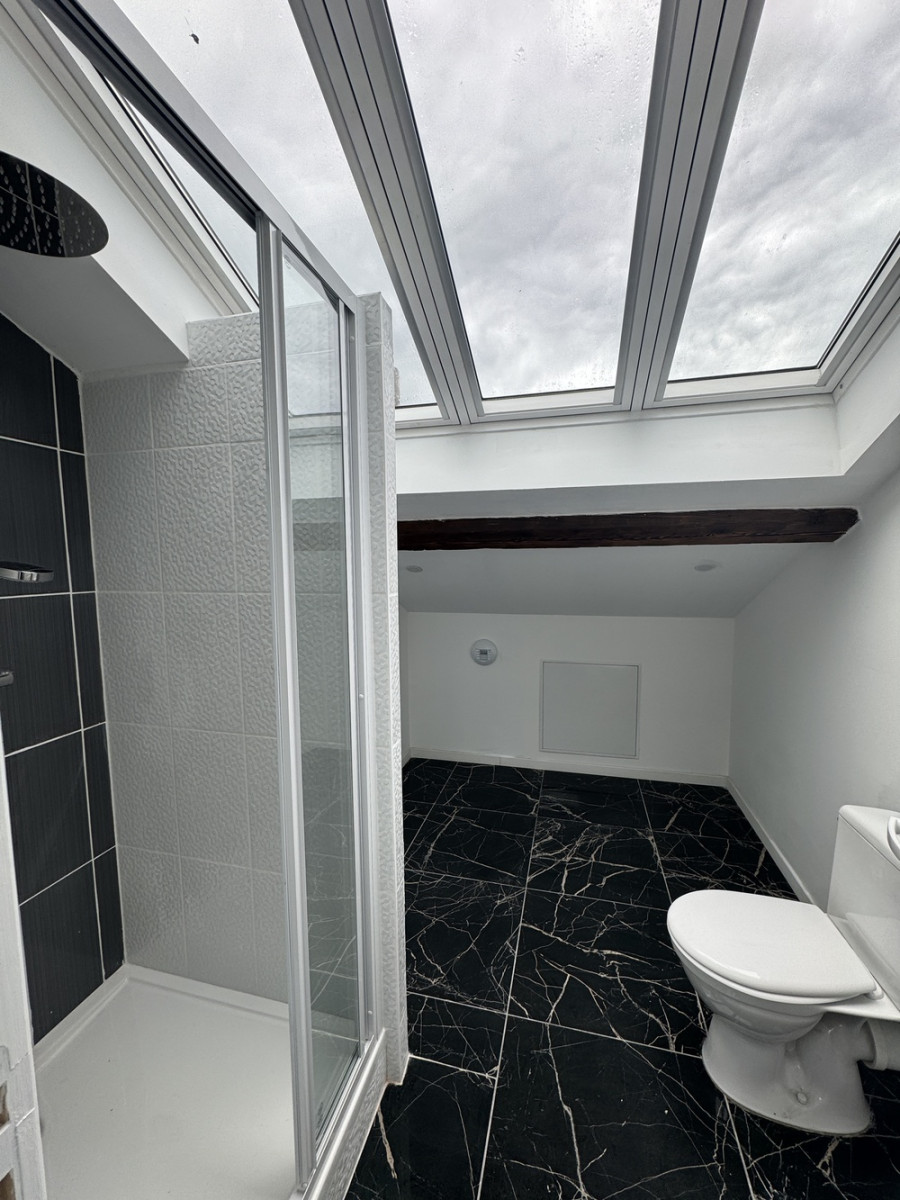 
                                                Location
                                                 Studio Bis de 35 m² – Lumineux - Saint Fons