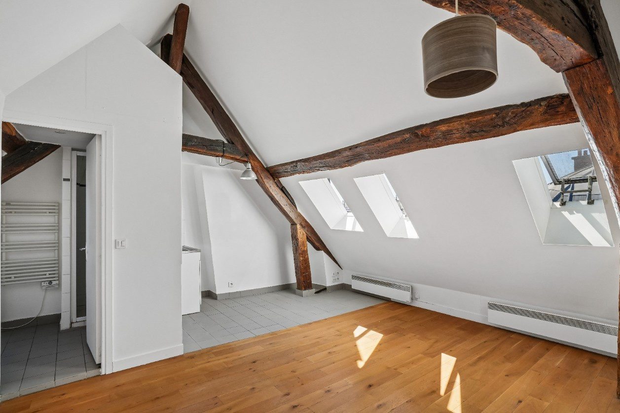 
                                                Vente
                                                 Studio bon état- 27m2 au sol- Paris 2ème
