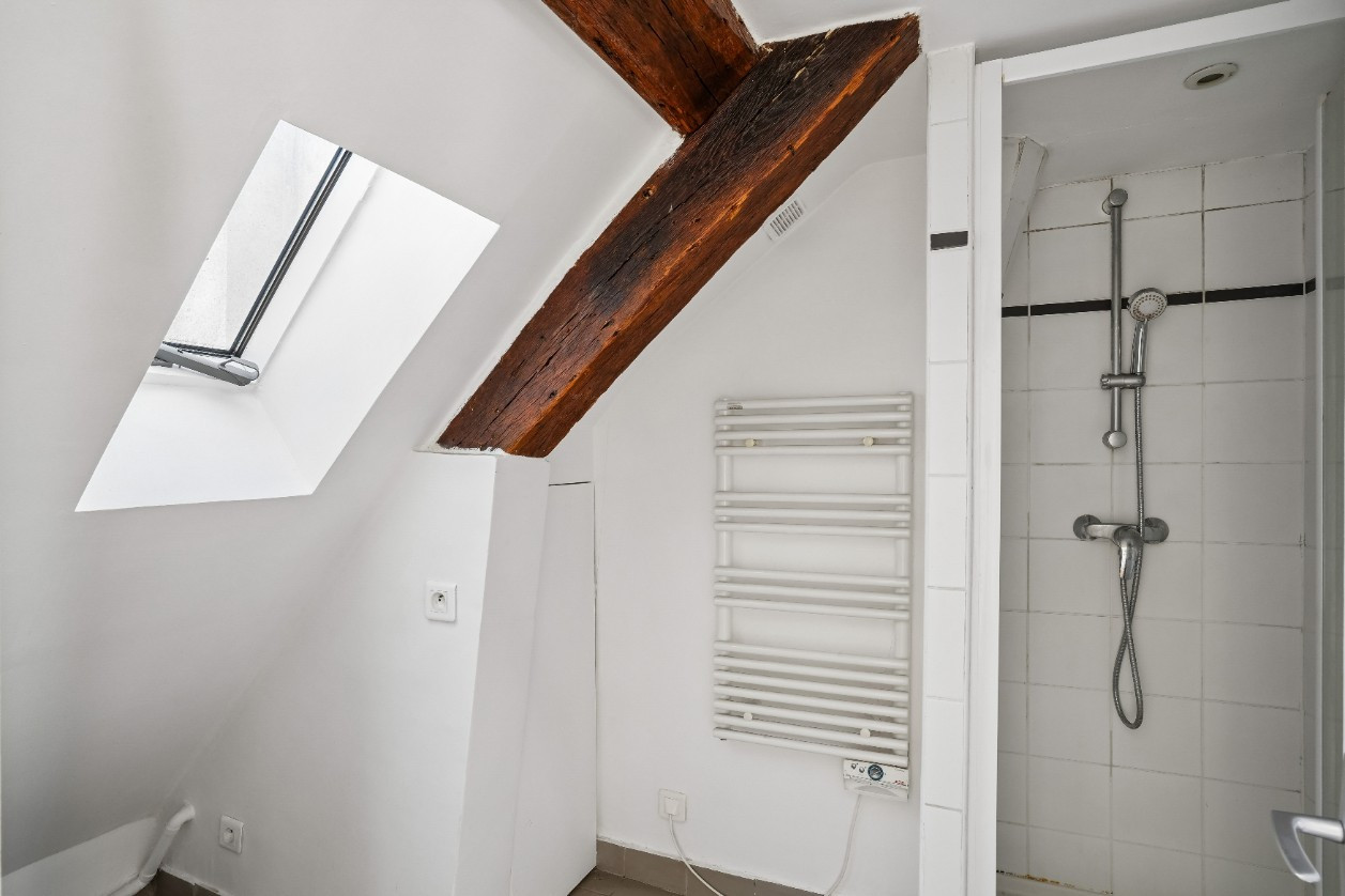 
                                                Vente
                                                 Studio bon état- 27m2 au sol- Paris 2ème