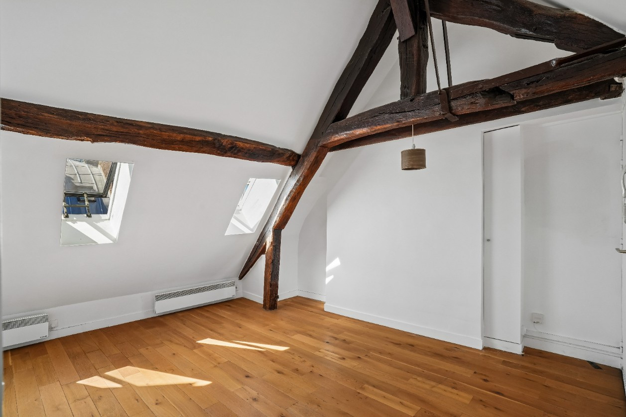 
                                                Vente
                                                 Studio bon état- 27m2 au sol- Paris 2ème